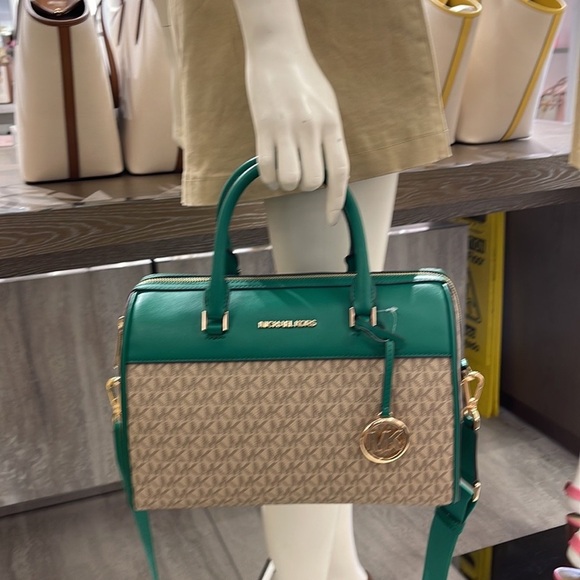 Michael Kors med Duffel Travel - Leather/Coated
35S2GTFU2B
PALMETTO GREEN NWT - Picture 12 of 16